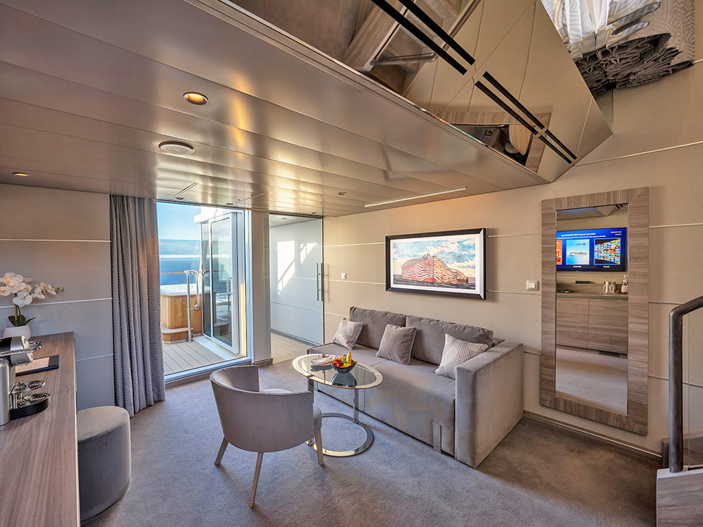 MSC World Europa - Zweistöckige Yacht Club Duplex Suite mit Balkon und Whirlpool